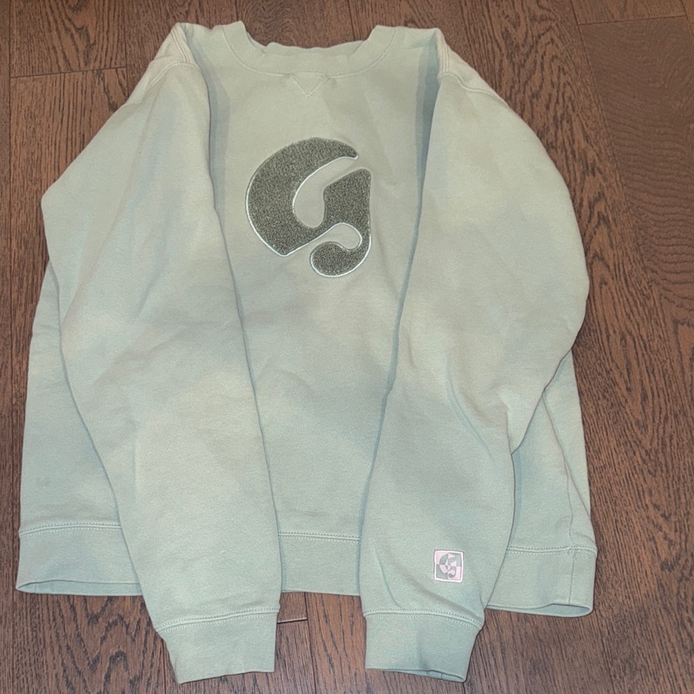 GLOSSIER EXLUSIVE CREWNECK G LOGO PATCH WITH GREEN STITCHING